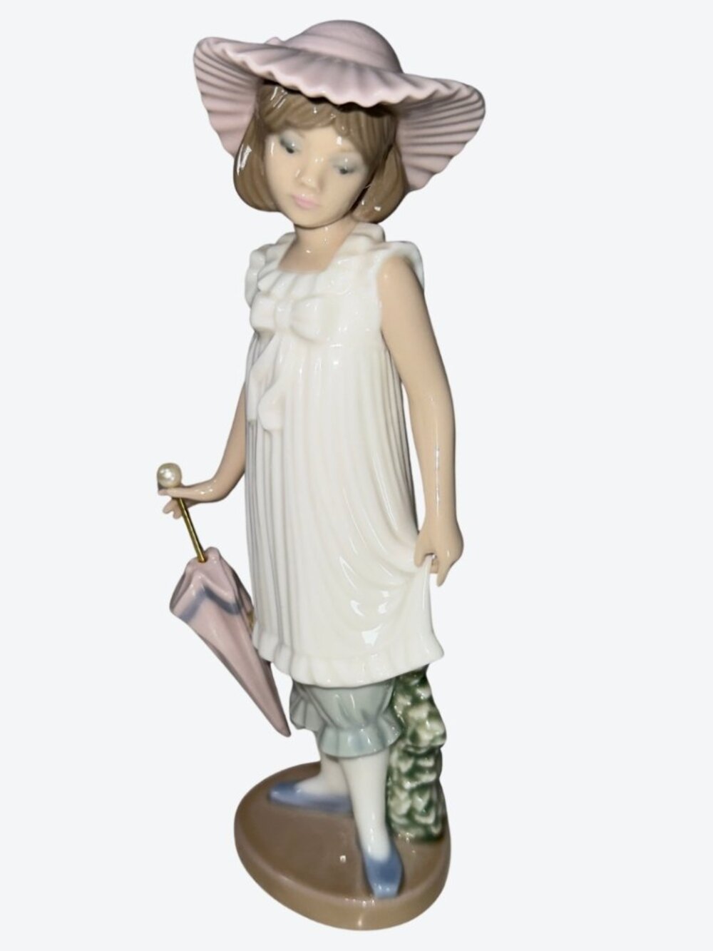 NAO by LLADRÓ April Showers Girl with Umbrella Porcelain Figurine - Picture 2 of 13